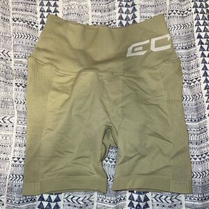 ECHT ARISE SCRUNCH GREEN GYM SHORTS